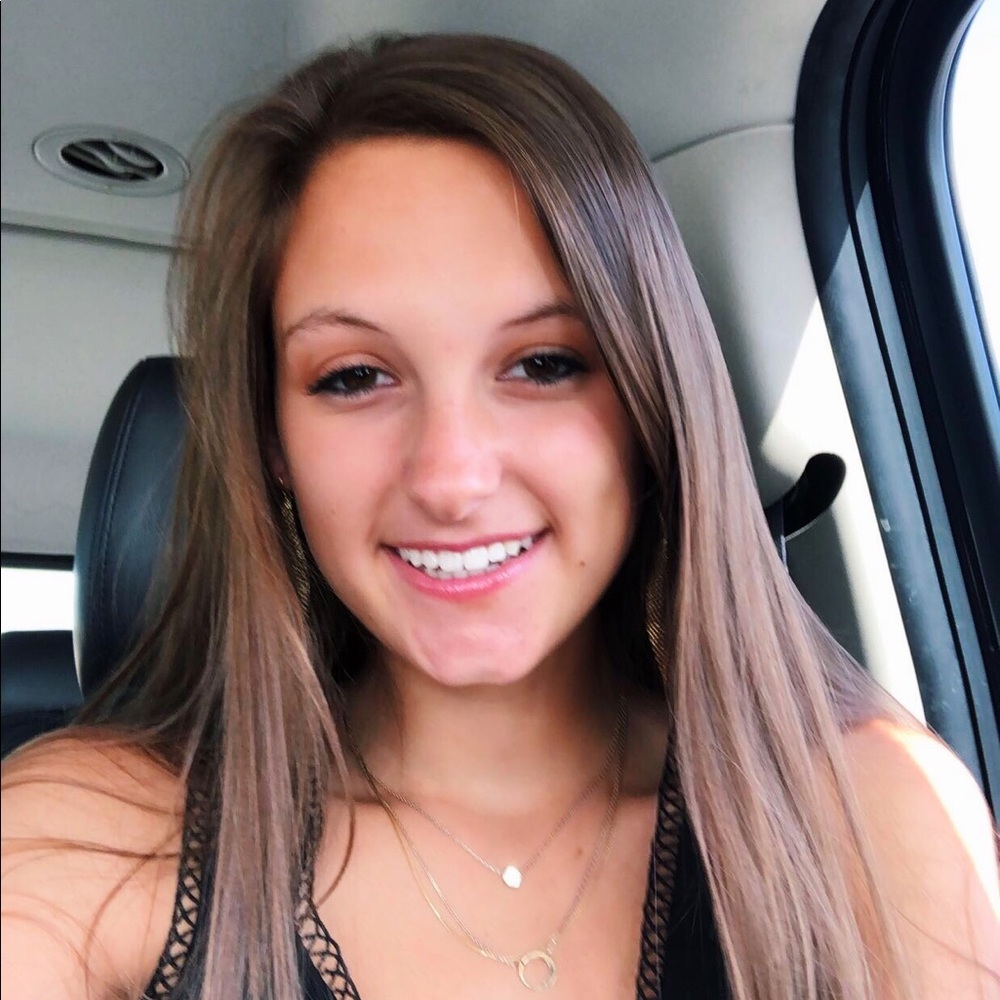 Meet your Posher, Ainsley